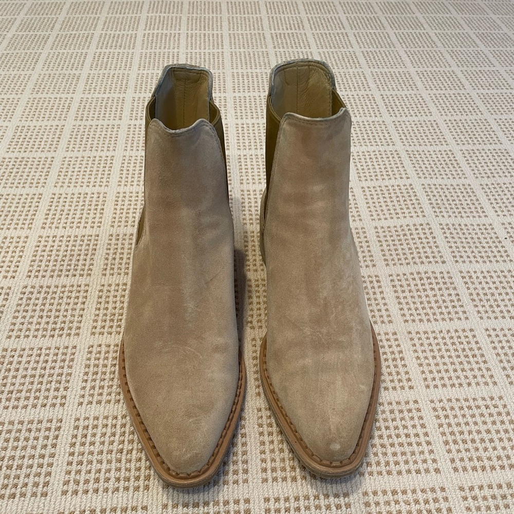 Vince Denver Chelsea Boots in Sand
